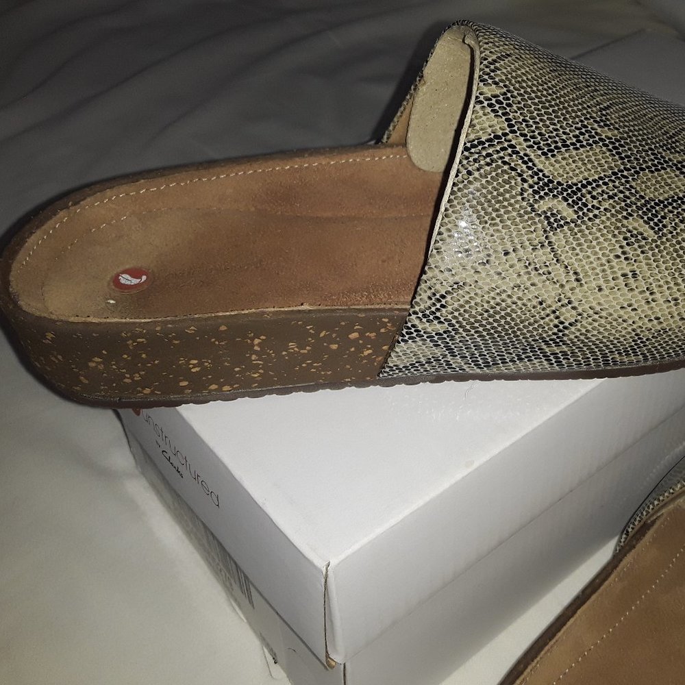 NWB Clarks Unstructured Slides Rosilla Hollis Sage Snake Size 5.5 M - Picture 3 of 6